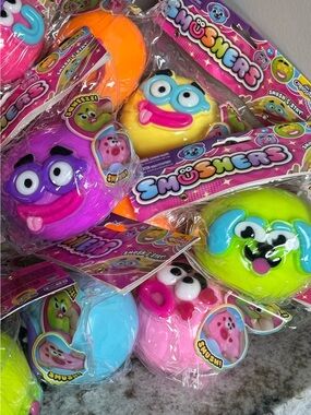 AUTHENTIC SMUSHER Squishy Tactile Squeeze Toy Character Face, suprise color